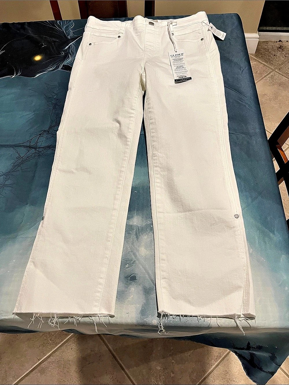 Liverpool Glider Straight Leg Jeans in White Size 4P NWT